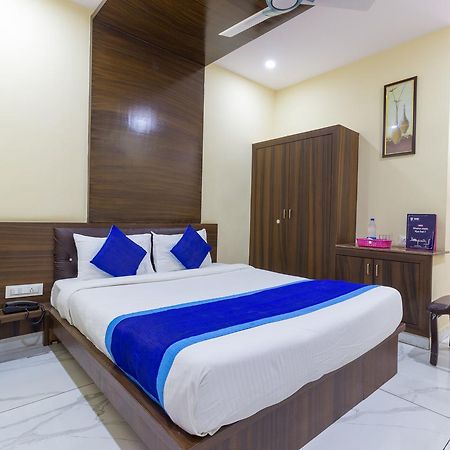 Oyo 7627 Royal Plaza Hotell Hyderabad Exteriör bild