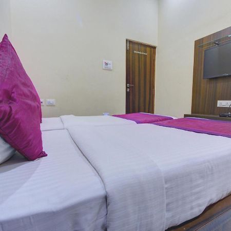 Oyo 7627 Royal Plaza Hotell Hyderabad Exteriör bild