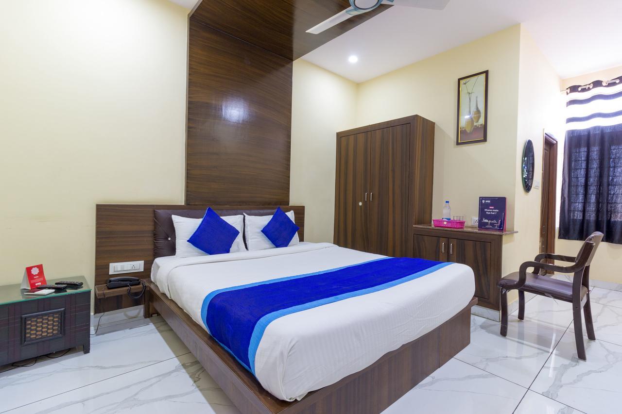 Oyo 7627 Royal Plaza Hotell Hyderabad Exteriör bild