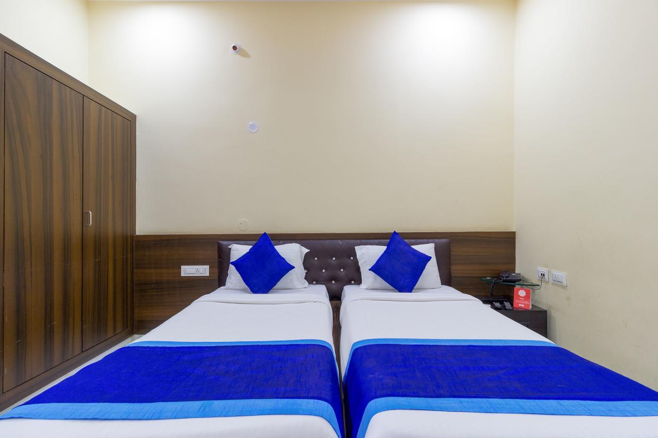 Oyo 7627 Royal Plaza Hotell Hyderabad Exteriör bild