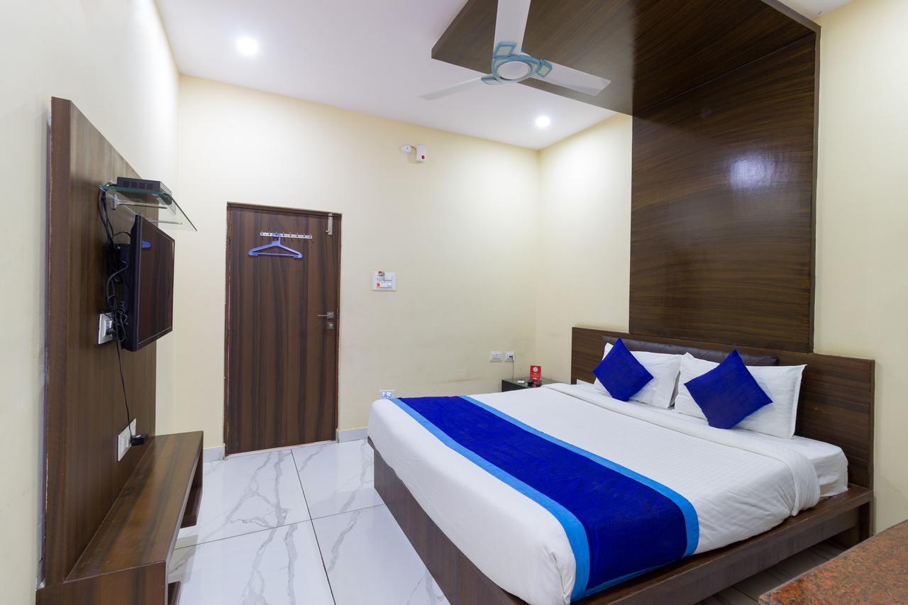 Oyo 7627 Royal Plaza Hotell Hyderabad Exteriör bild