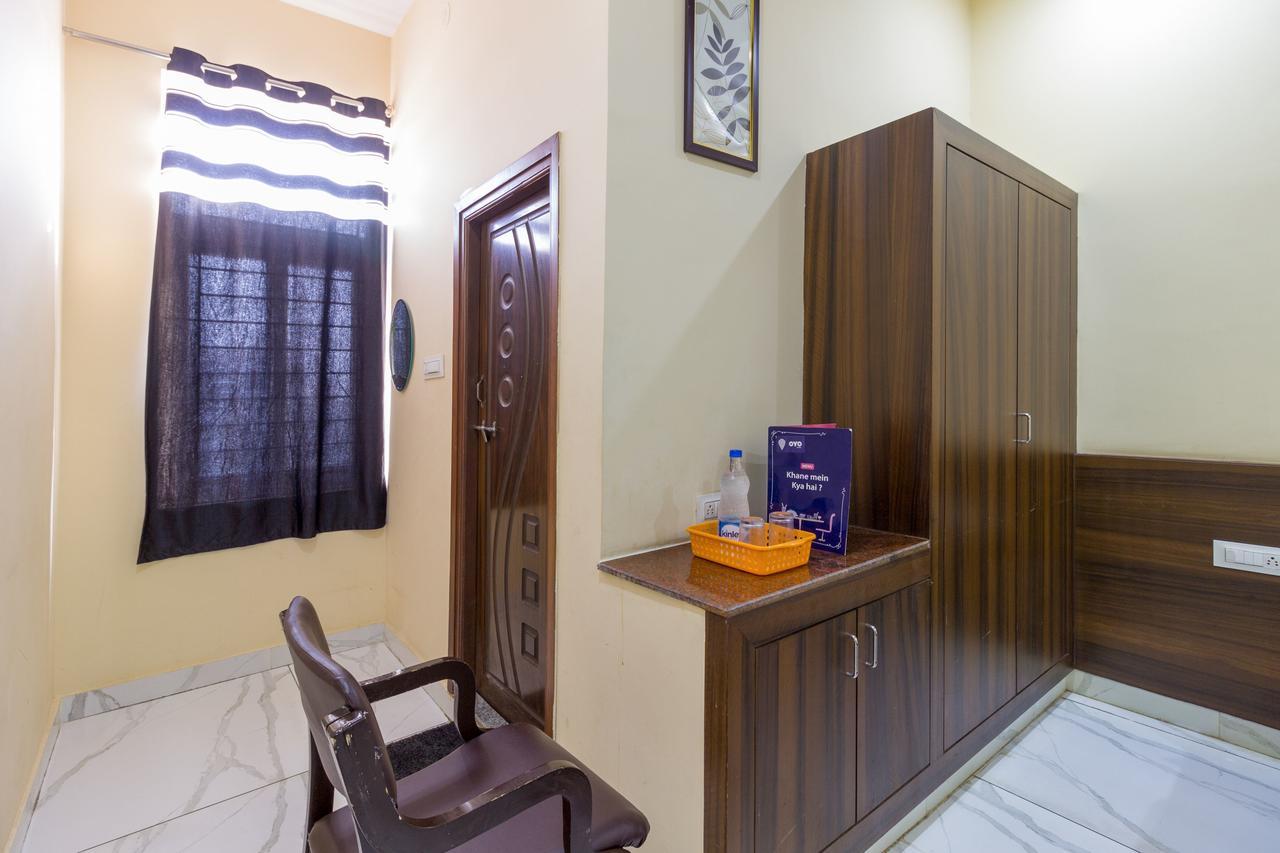 Oyo 7627 Royal Plaza Hotell Hyderabad Exteriör bild