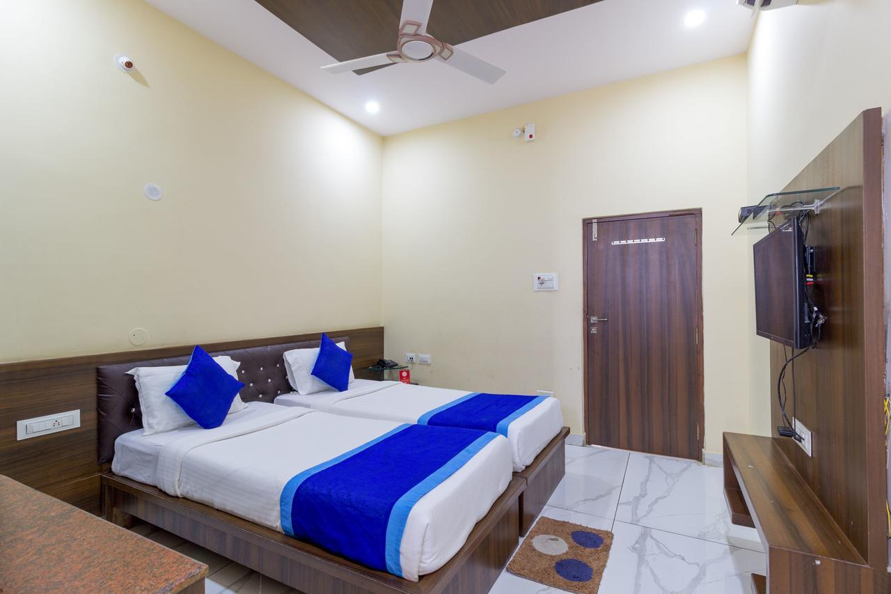 Oyo 7627 Royal Plaza Hotell Hyderabad Exteriör bild