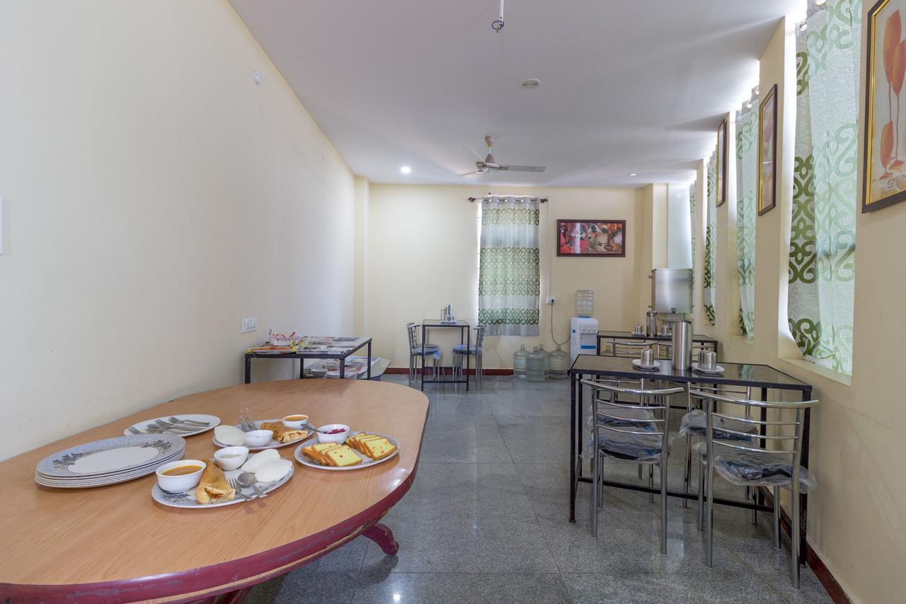 Oyo 7627 Royal Plaza Hotell Hyderabad Exteriör bild