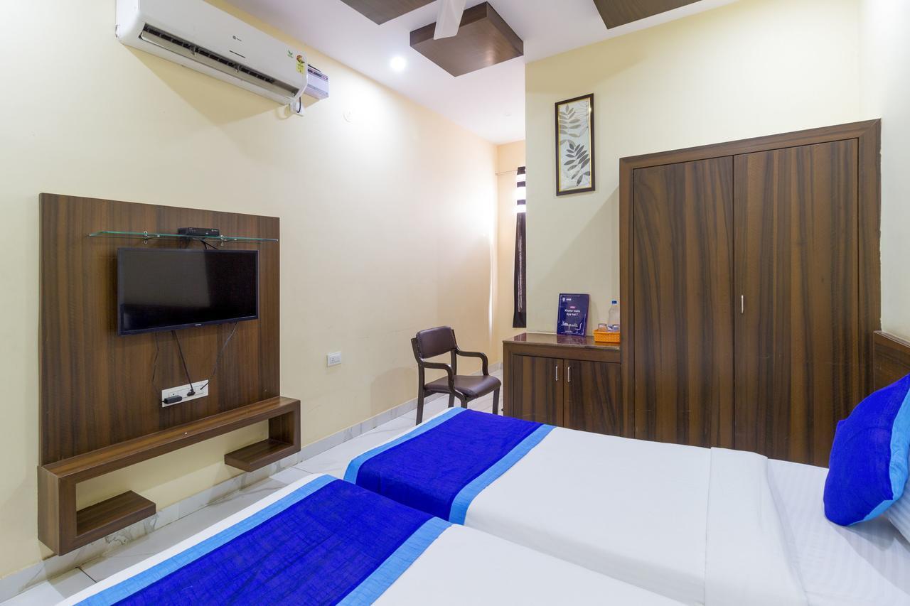 Oyo 7627 Royal Plaza Hotell Hyderabad Exteriör bild