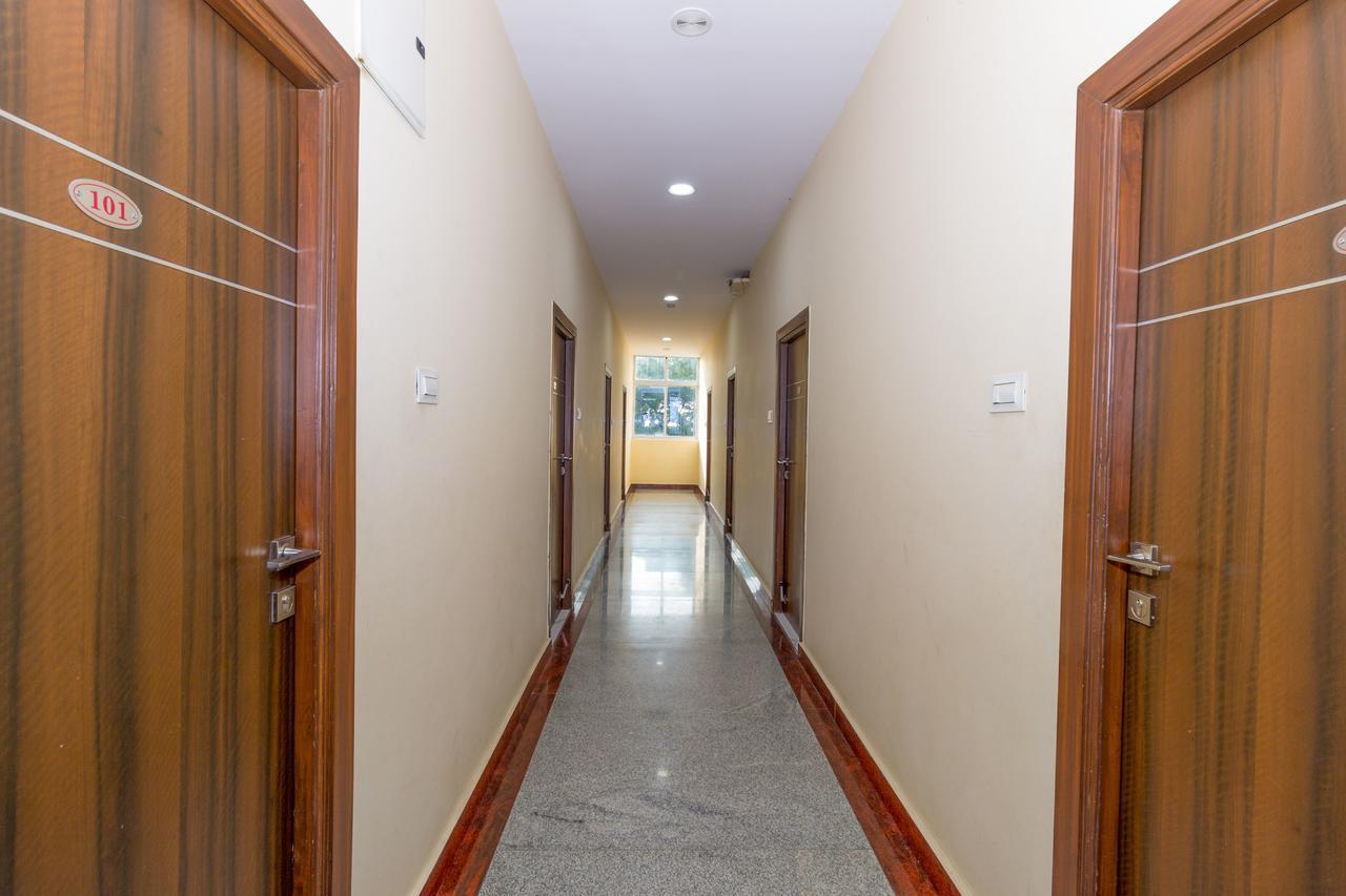 Oyo 7627 Royal Plaza Hotell Hyderabad Exteriör bild