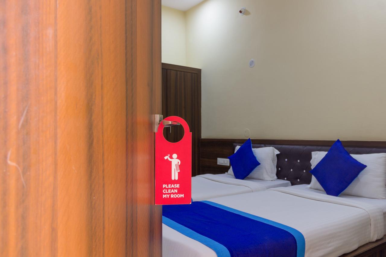 Oyo 7627 Royal Plaza Hotell Hyderabad Exteriör bild