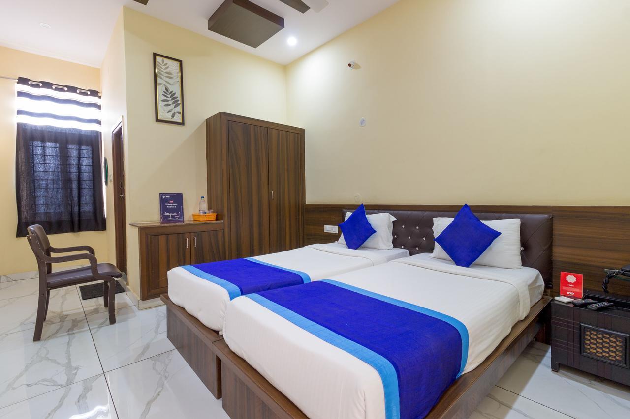 Oyo 7627 Royal Plaza Hotell Hyderabad Exteriör bild