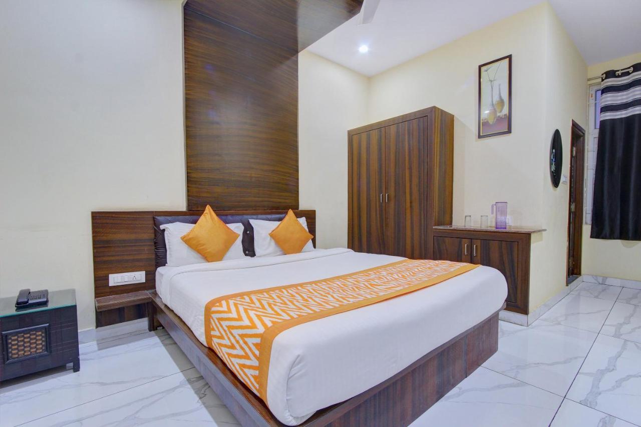 Oyo 7627 Royal Plaza Hotell Hyderabad Exteriör bild