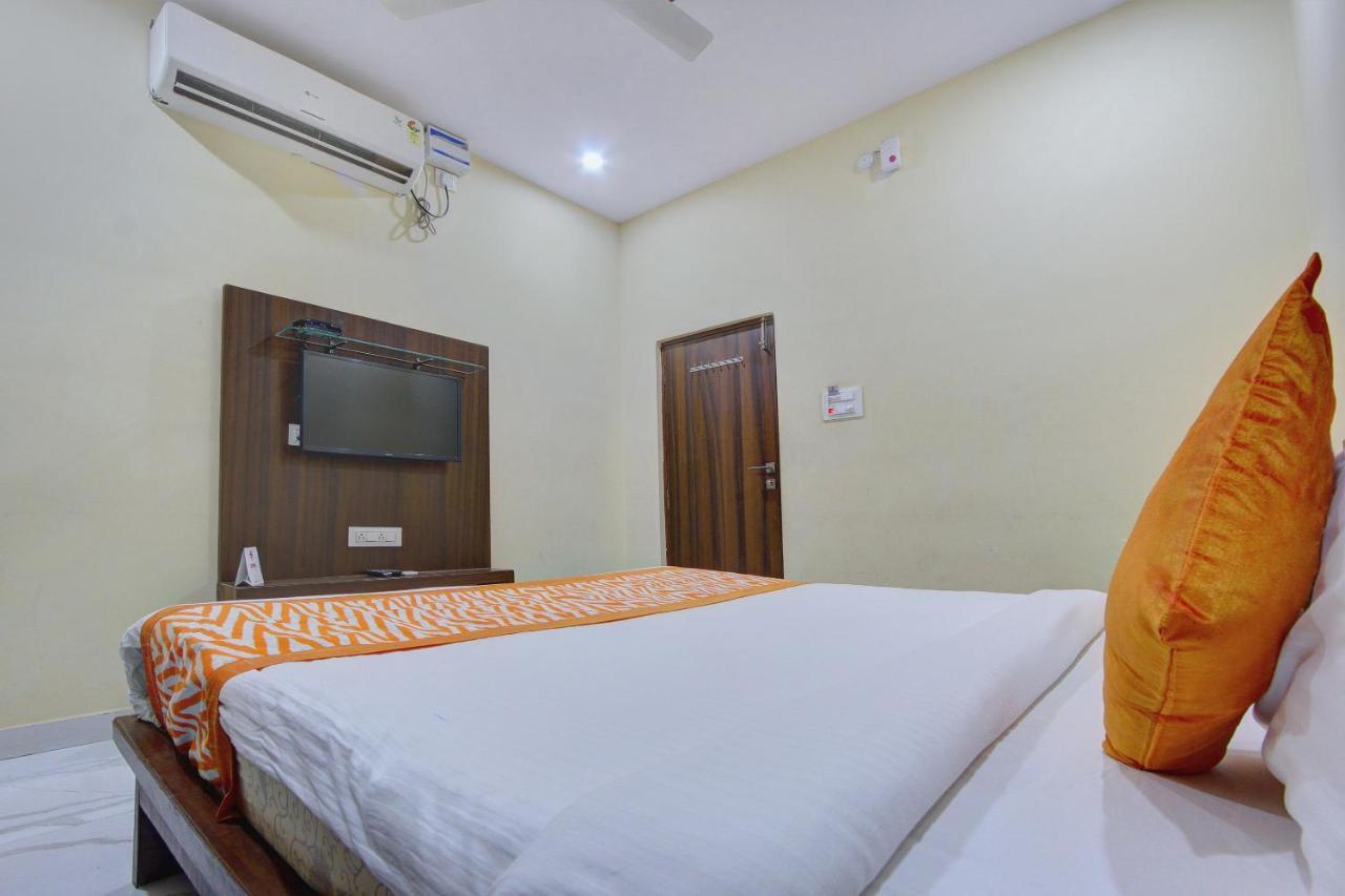 Oyo 7627 Royal Plaza Hotell Hyderabad Exteriör bild