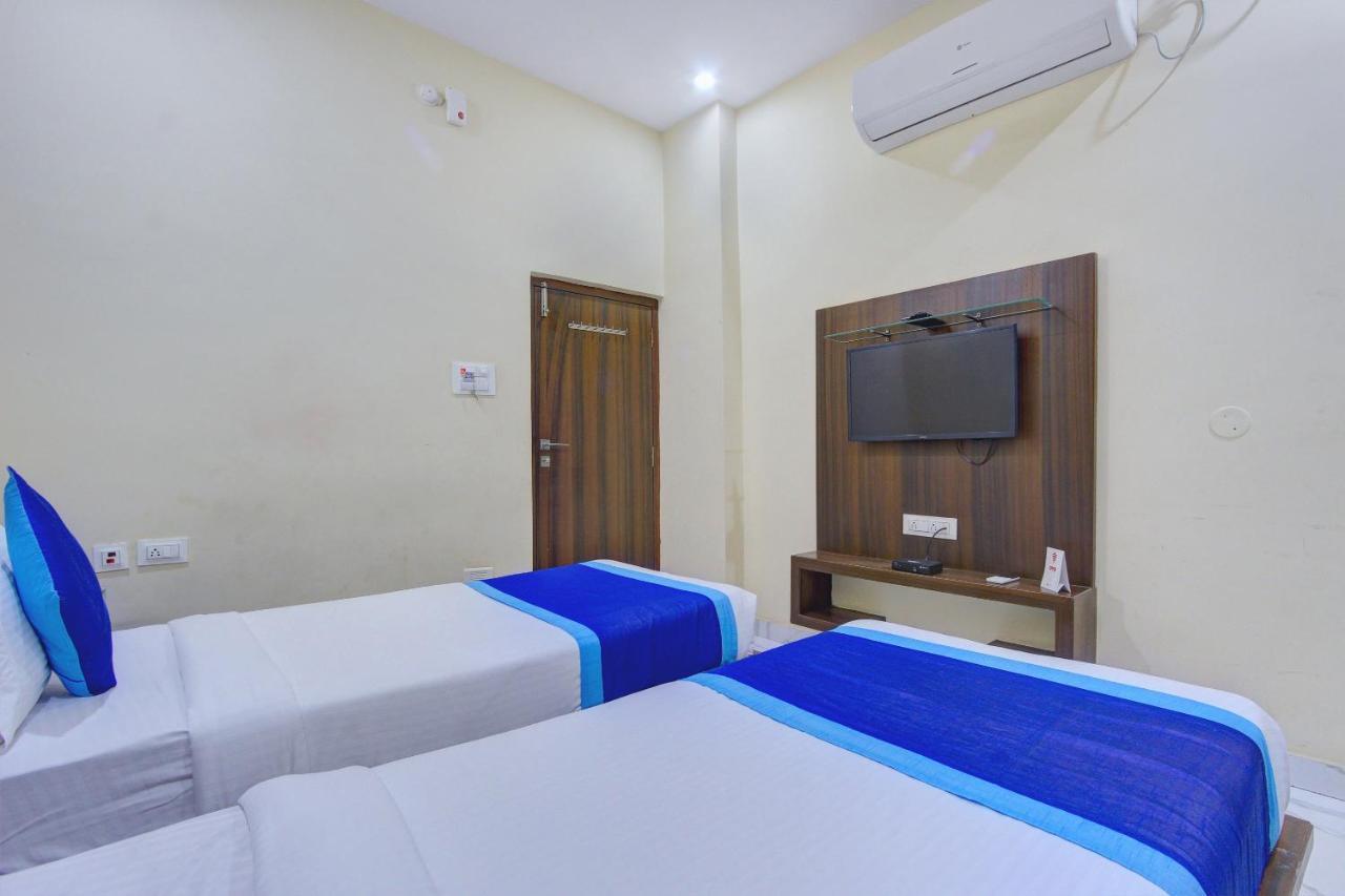 Oyo 7627 Royal Plaza Hotell Hyderabad Exteriör bild