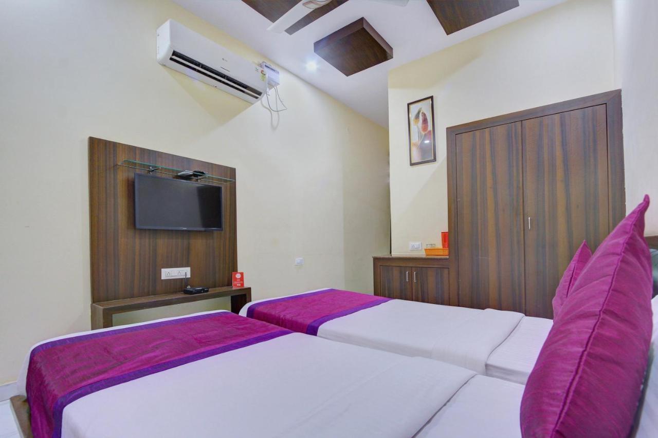 Oyo 7627 Royal Plaza Hotell Hyderabad Exteriör bild