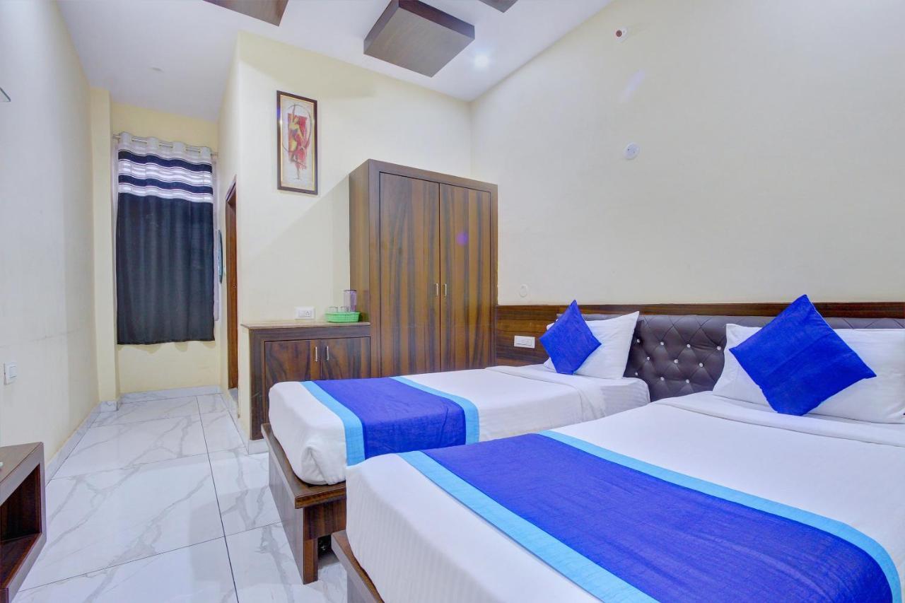 Oyo 7627 Royal Plaza Hotell Hyderabad Exteriör bild