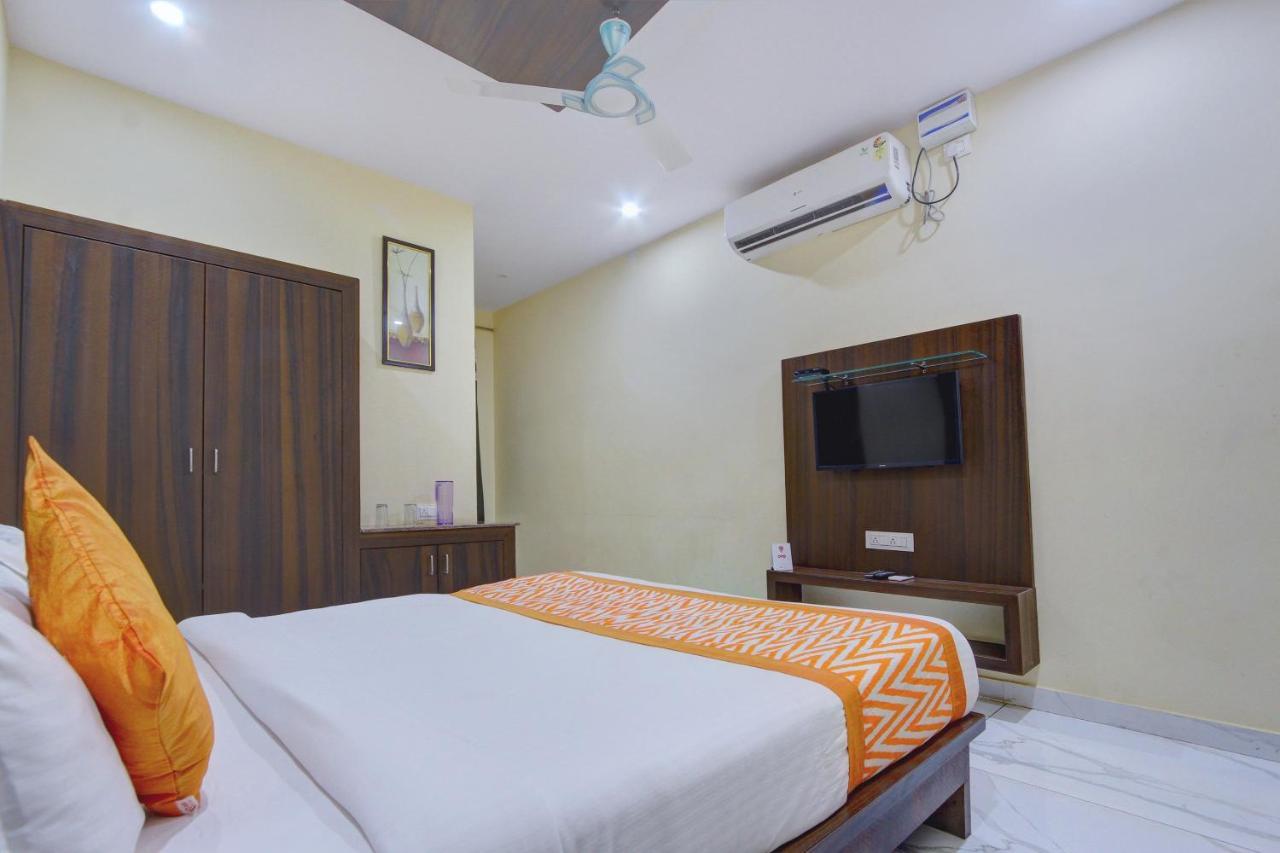 Oyo 7627 Royal Plaza Hotell Hyderabad Exteriör bild