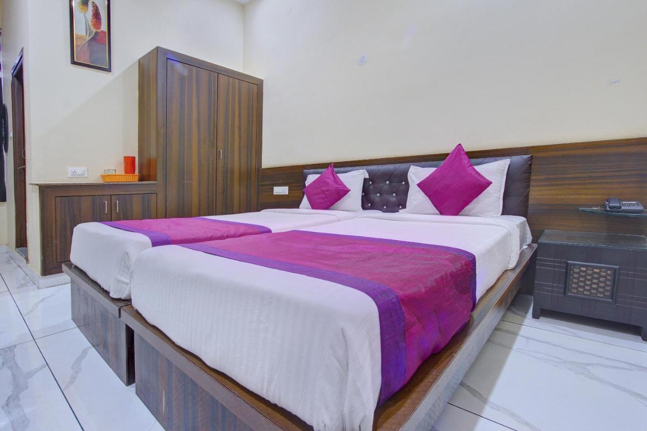 Oyo 7627 Royal Plaza Hotell Hyderabad Exteriör bild